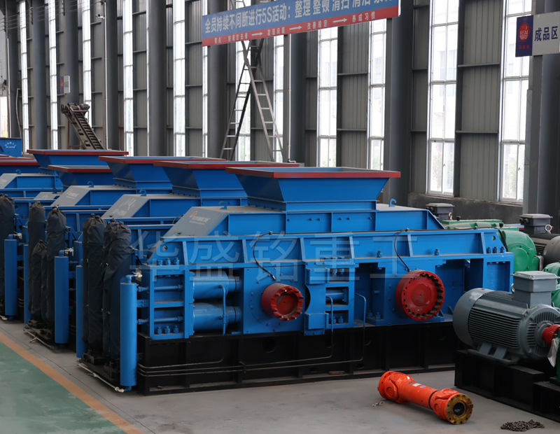 玄武巖對輥制砂機多少錢？與傳統(tǒng)破碎機區(qū)別？