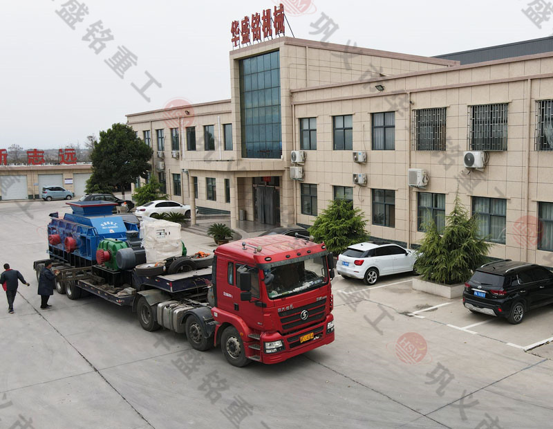 時(shí)產(chǎn)200噸對(duì)輥液壓制砂機(jī)，處理鵝卵石、石灰石的出砂效果怎么樣呢？