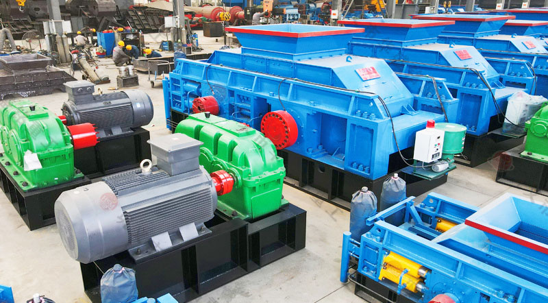 2米長的鉀長石制砂機一小時產(chǎn)量多少，自重多少噸